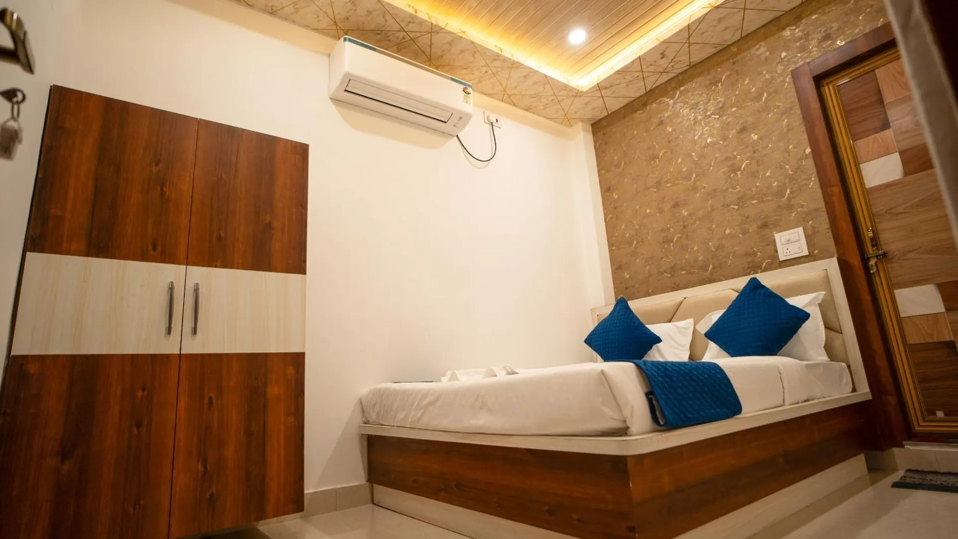 Hotel The Pleasure Stay Varanasi